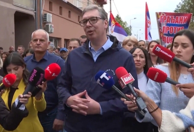 VUČIĆ SA NARODOM U OBRENOVCU: Večeras ih pumpa 2.700 u celoj Srbiji - gotova je ta priča odavno, sad je sve do nas, a ništa do njih!