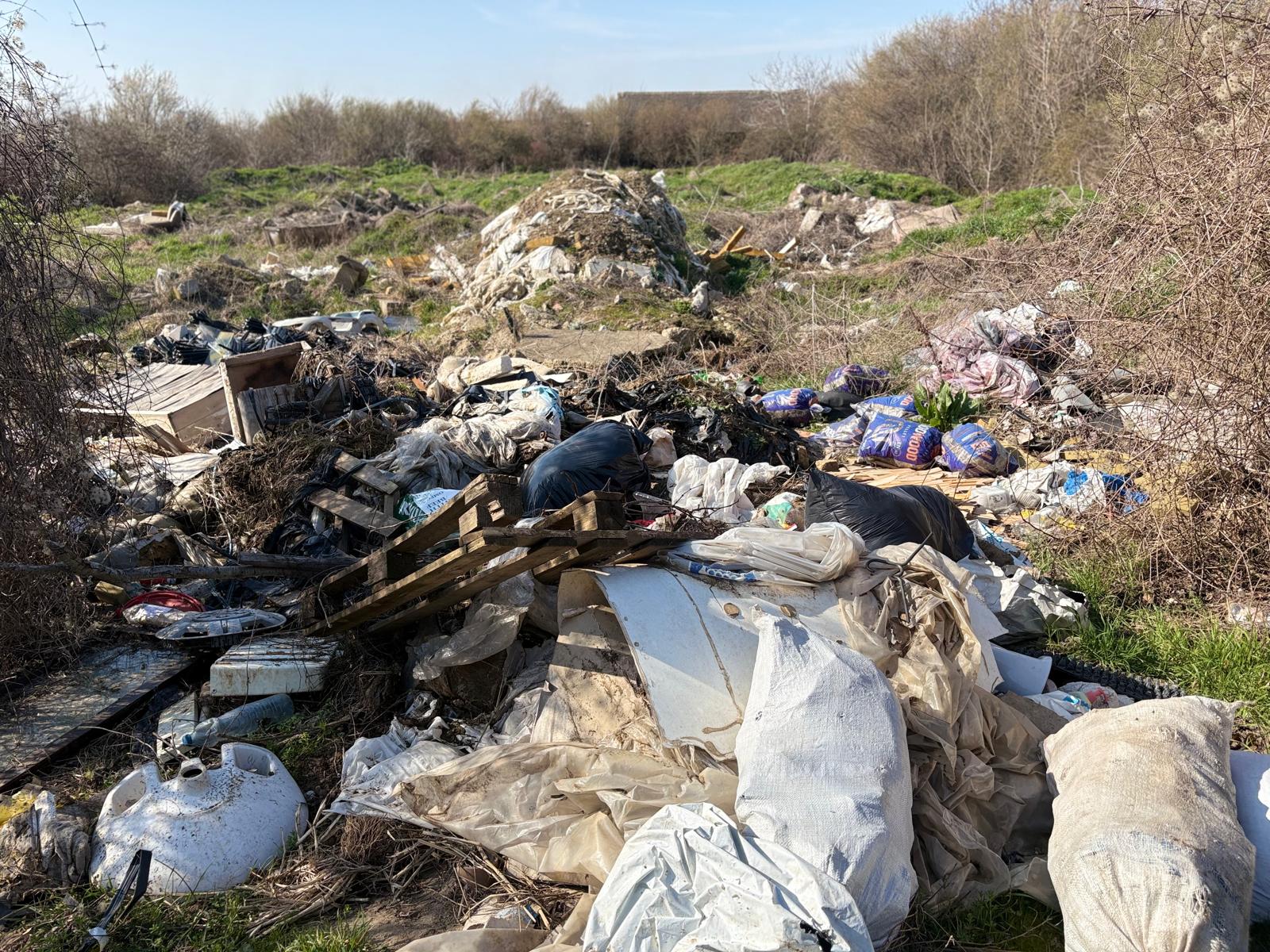 Akcija uklanjanja divlje deponije u mesnoj zajednici Skela
