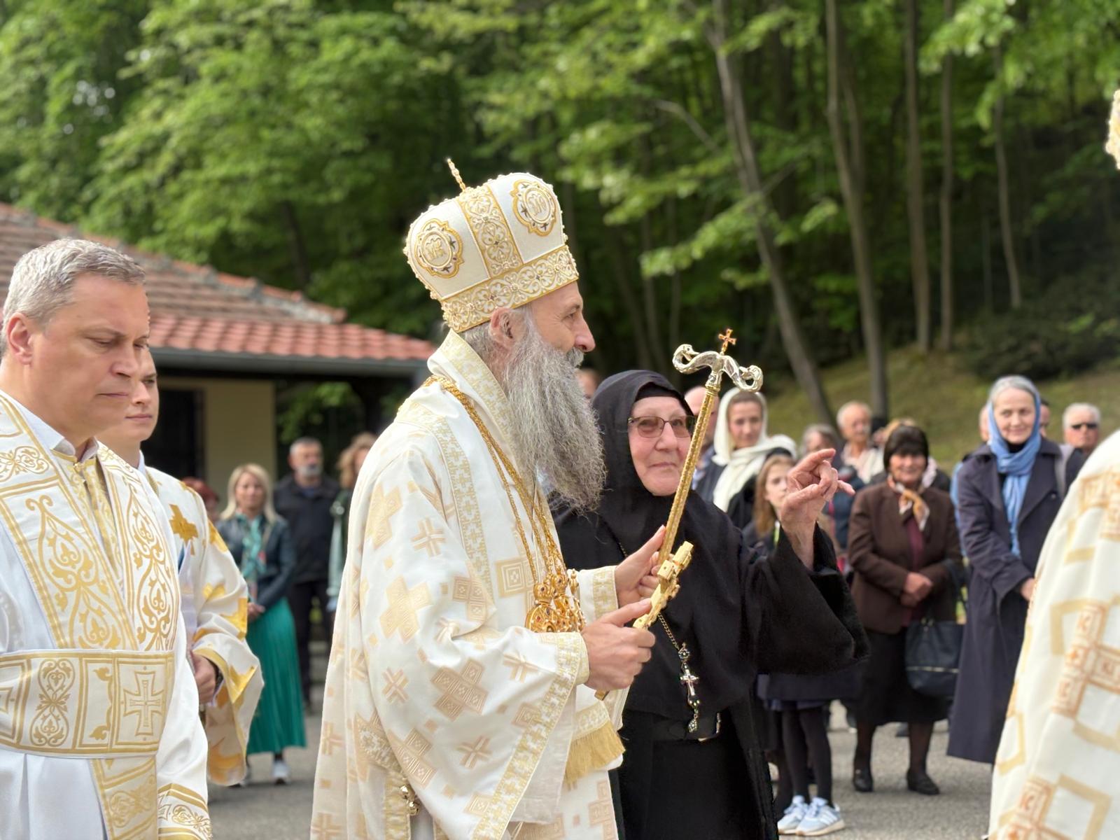 Patrijarh Porfirije služio Liturgiju u Mislođinu: Osvećen paraklis Živonosnog Istočnika