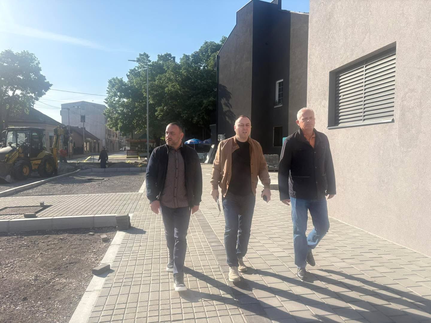 Predstavnici opštine Obrenovac i Grada Beograda obišli završne radove na izgradnji nove gradske pijace