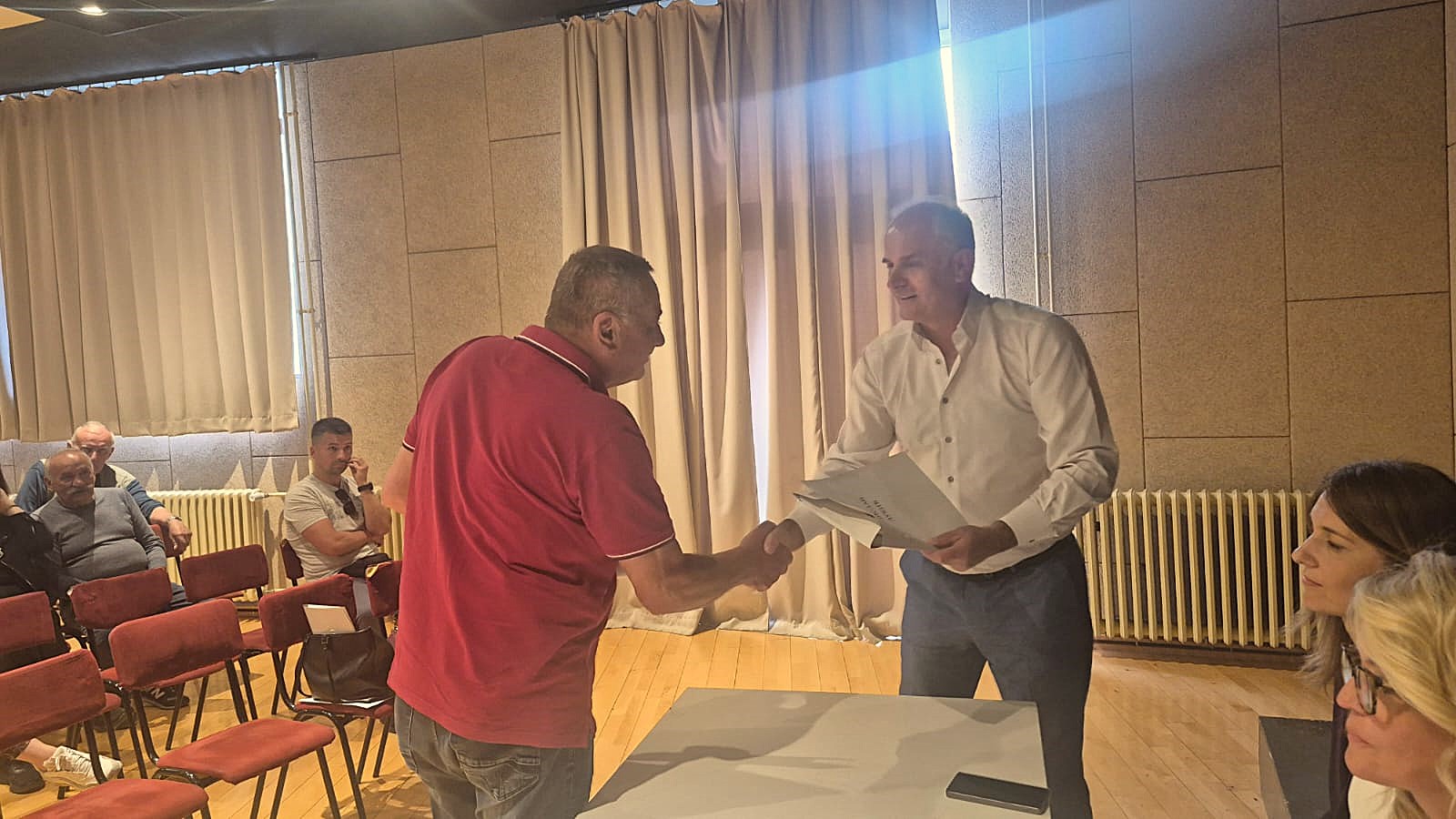Više od 100 ugovora za subvencije mera energetske efikasnosti uručeno građanima Obrenovca