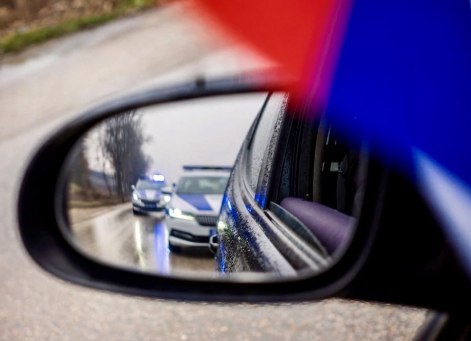 POLICIJSKA AKCIJA U OBRENOVCU: Specijalci pretresaju više lokacija, pronađeno oružje!